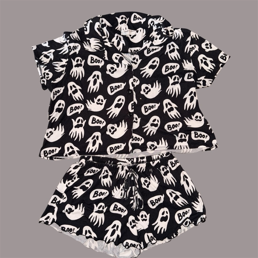 Halloween Themed Ghost Print Two Piece Pajama Set Women’s L Shorts & Shirt